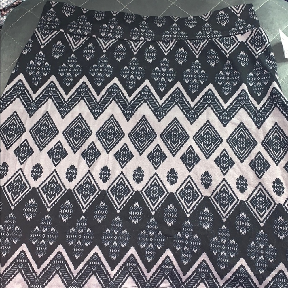 NEW CHARLOTTE RUSSE BODY SLIM SKIRT